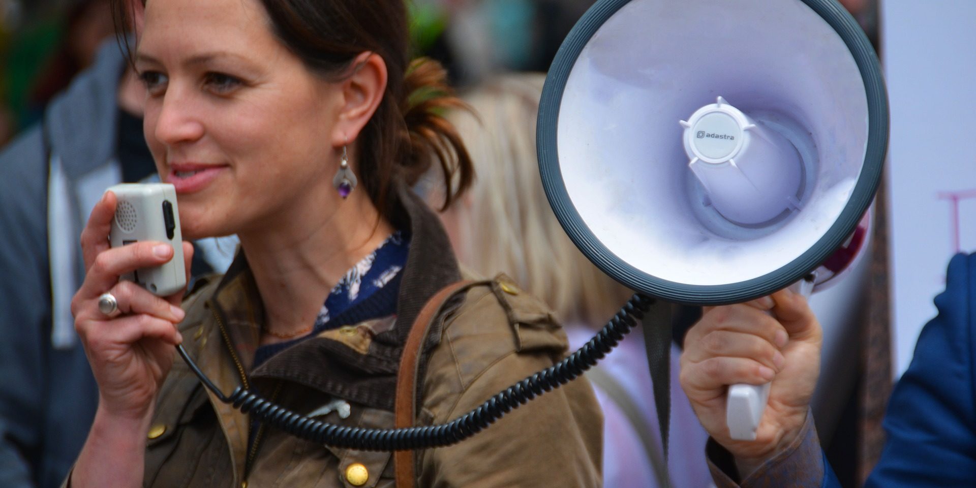 megaphone-1480342_1920